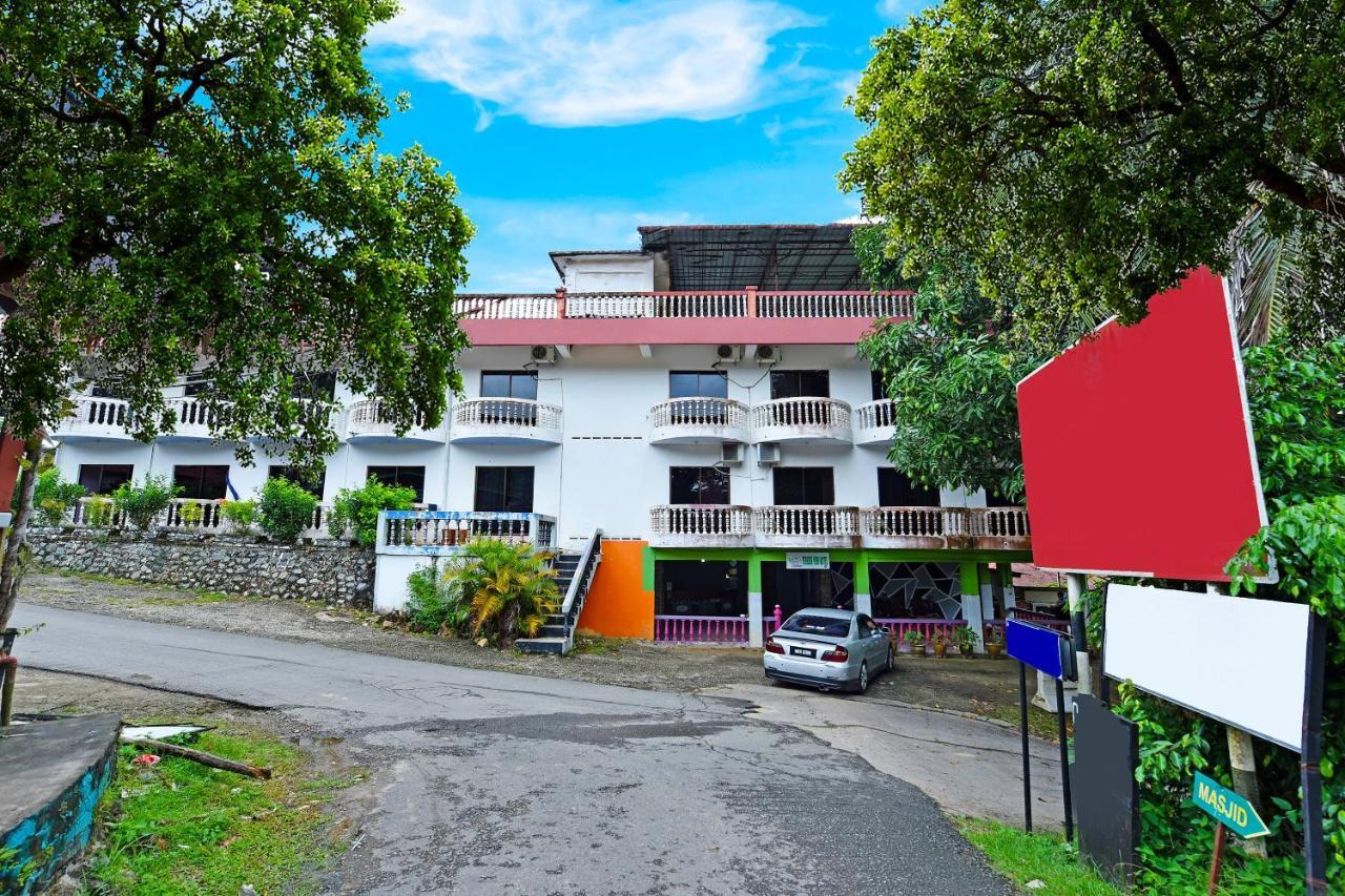 Oyo 90565 Teresek View Motel Kuala Tahan Exteriör bild
