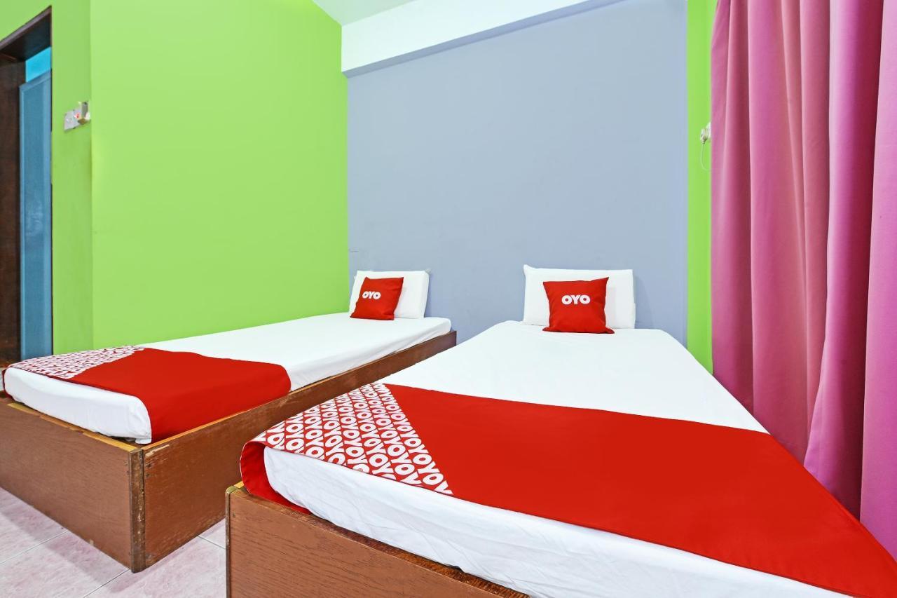 Oyo 90565 Teresek View Motel Kuala Tahan Exteriör bild