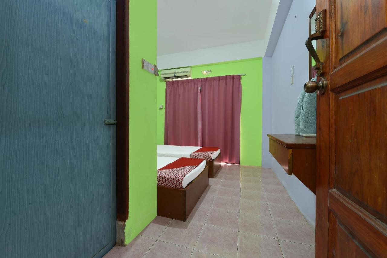 Oyo 90565 Teresek View Motel Kuala Tahan Exteriör bild