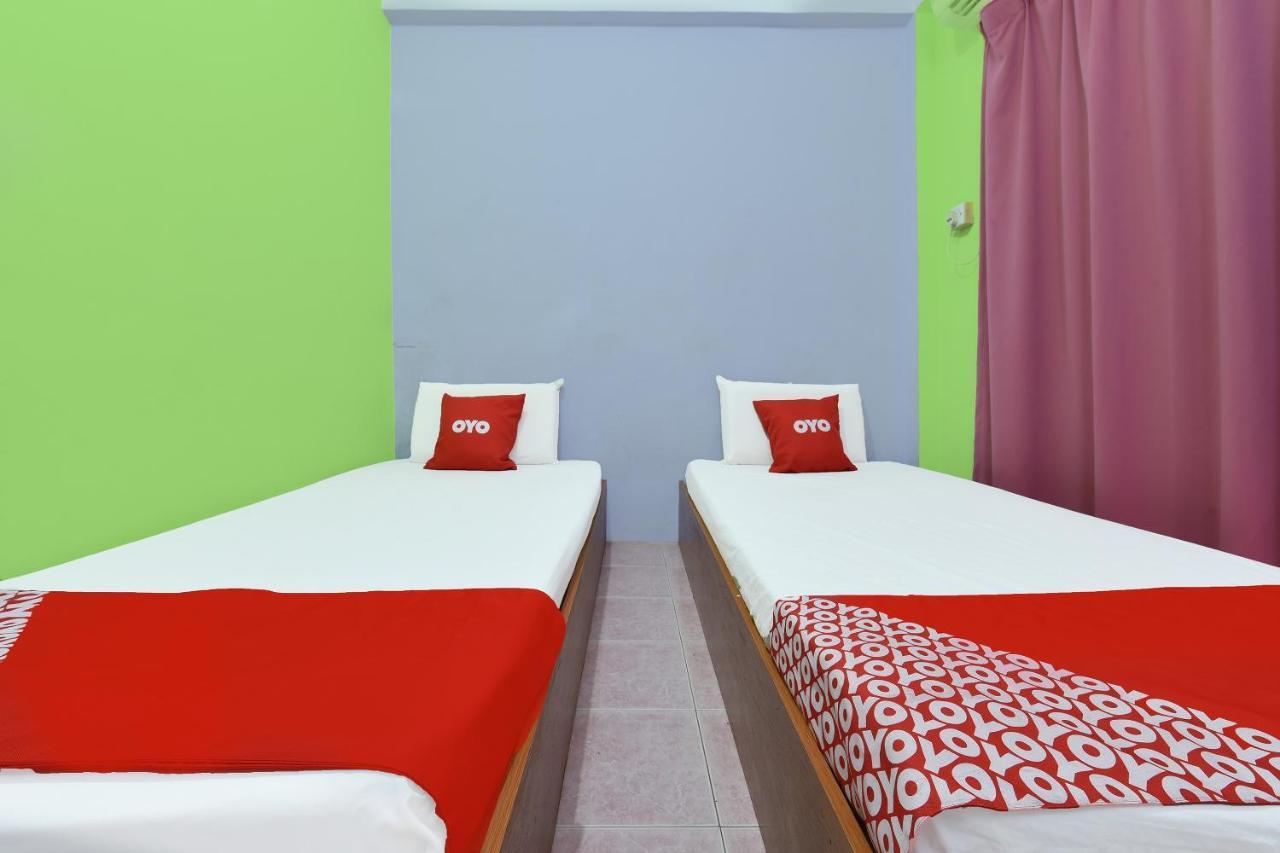 Oyo 90565 Teresek View Motel Kuala Tahan Exteriör bild