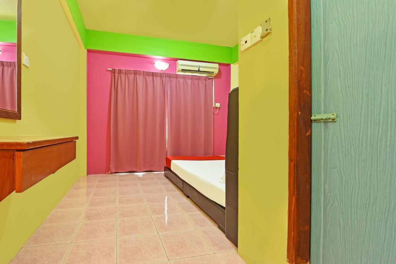 Oyo 90565 Teresek View Motel Kuala Tahan Exteriör bild